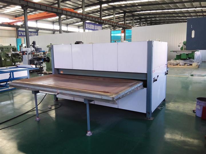 廣東東莞木紋轉(zhuǎn)印機(jī)，轉(zhuǎn)印紙自動(dòng)脫落。