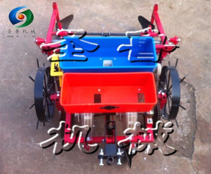花生播種覆膜機 玉米花生播種施肥覆膜機 手扶拖拉機帶動噴藥覆膜