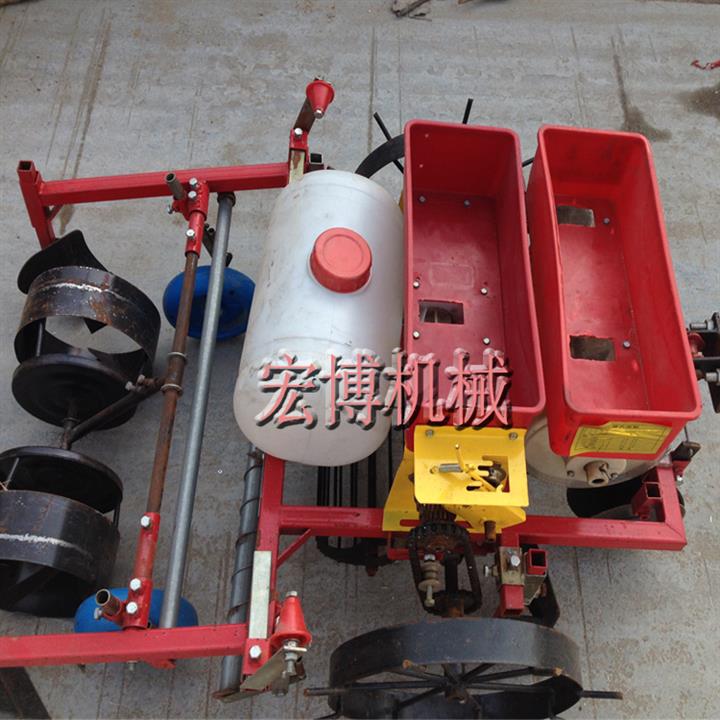 花生播種覆膜機 四輪帶動噴藥覆膜機 藥材覆膜機