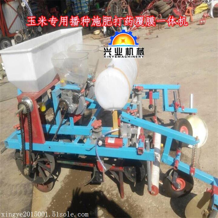 專業(yè)生產播種覆膜機廠家   土豆花生噴藥覆膜機  多功能覆膜機